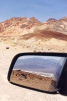 V padestistupovm vedru Death Valley je lep neopoutt klimatizovan auto... (Foto Jan Vestk)